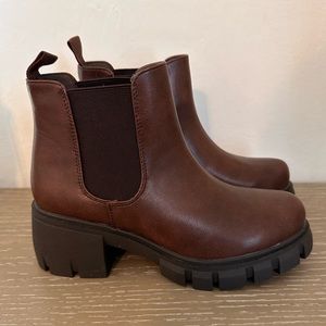 Soda PIONEER ~ Women Lug Sole Mid Heel Chelsea Ankle Bootie